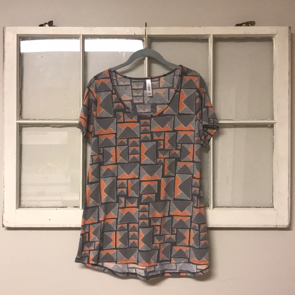 LuLaRoe Tops - LuLaRoe Classic Tee!